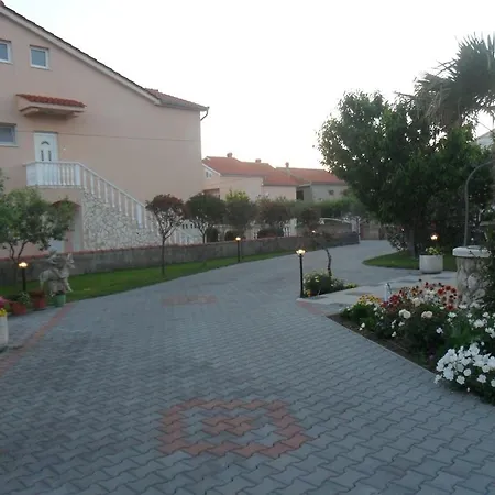 Apartmani Sanja Vrsi Exterior photo